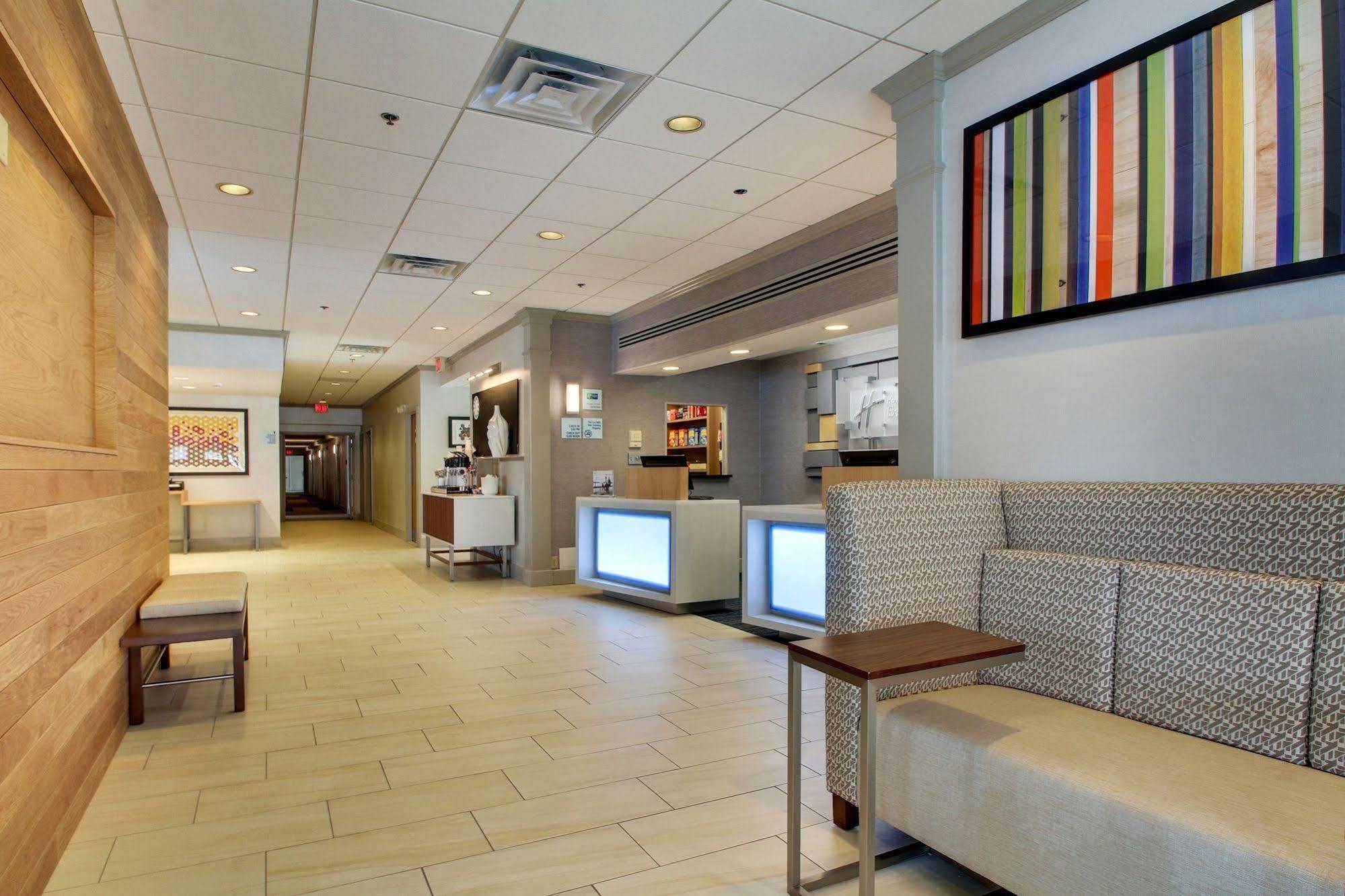 Holiday Inn Express Poughkeepsie By Ihg Esterno foto